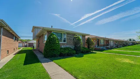 11511 S Ewing Ave, Chicago, IL 60617 photo 3