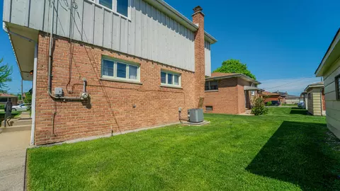 11511 S Ewing Ave, Chicago, IL 60617 photo 31