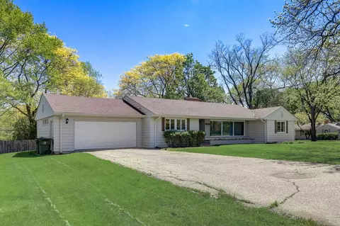 1080 Braeburn Rd, Mundelein, IL 60060