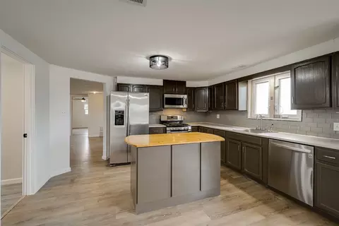 Kitchen - 29093 E 150 North Rd, Le Roy, IL 61752 photo 1 of 3