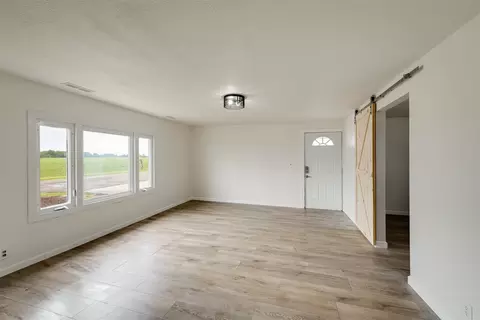 Living - 29093 E 150 North Rd, Le Roy, IL 61752 photo 4 of 6