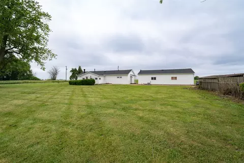 Exterior - 29093 E 150 North Rd, Le Roy, IL 61752 photo 9 of 11
