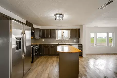 Kitchen - 29093 E 150 North Rd, Le Roy, IL 61752 photo 2 of 3
