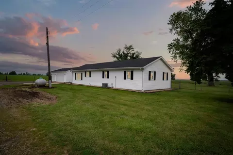 Exterior - 29093 E 150 North Rd, Le Roy, IL 61752 photo 3 of 11