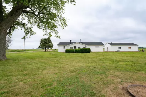 Exterior - 29093 E 150 North Rd, Le Roy, IL 61752 photo 8 of 11