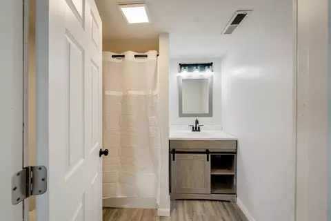 Bath - 29093 E 150 North Rd, Le Roy, IL 61752 photo 1 of 1