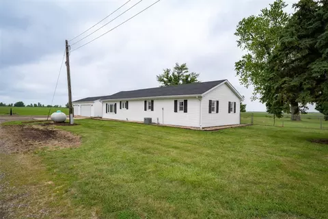 Exterior - 29093 E 150 North Rd, Le Roy, IL 61752 photo 1 of 11