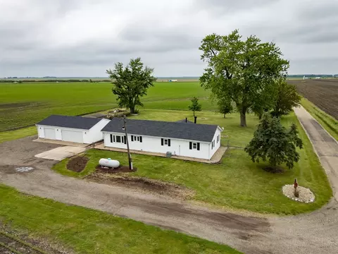 29093 E 150 North Rd, Le Roy, IL 61752