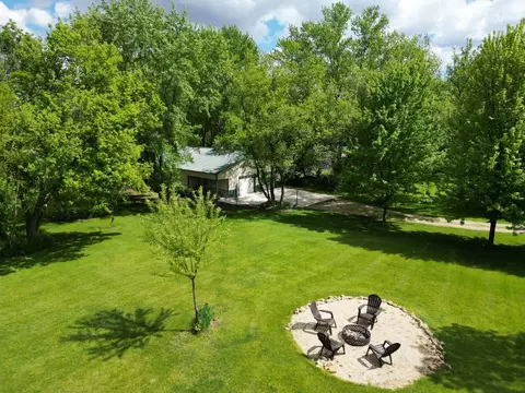 1546 W 1548 W Fairview Rd, Freeport, IL 61032