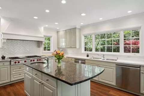 Kitchen - 609 Cedar St, Winnetka, IL 60093 photo 1 of 3