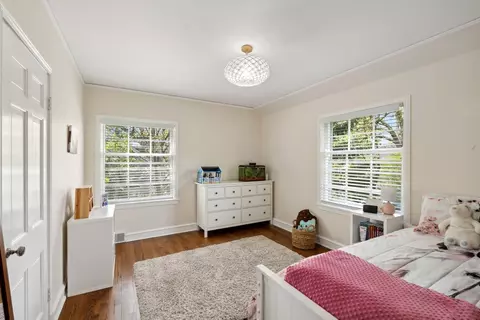 Bedroom - 609 Cedar St, Winnetka, IL 60093 photo 2 of 4
