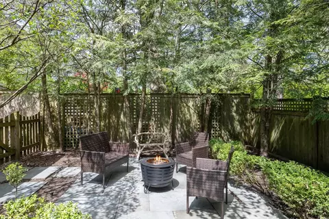 Exterior - 609 Cedar St, Winnetka, IL 60093 photo 2 of 4
