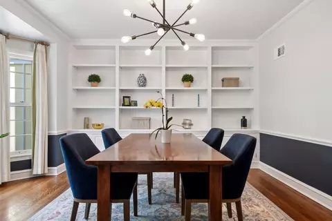 Dining - 609 Cedar St, Winnetka, IL 60093 photo 2 of 3
