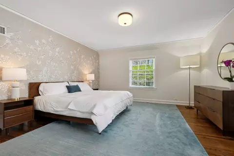 Bedroom - 609 Cedar St, Winnetka, IL 60093 photo 1 of 4