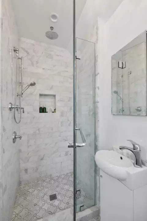 Bath - 609 Cedar St, Winnetka, IL 60093 photo 4 of 4
