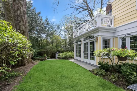 Exterior - 609 Cedar St, Winnetka, IL 60093 photo 4 of 4