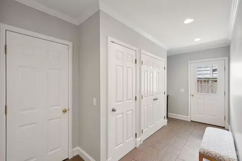 Entry Way - 609 Cedar St, Winnetka, IL 60093 photo 6 of 6