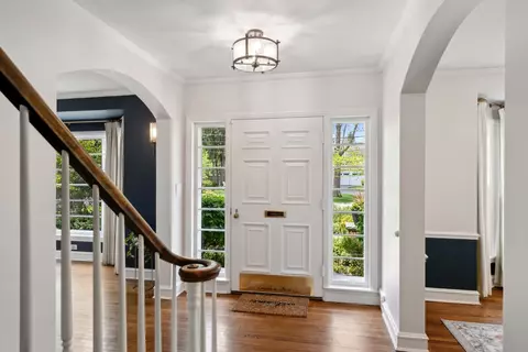 Entry Way - 609 Cedar St, Winnetka, IL 60093 photo 5 of 6