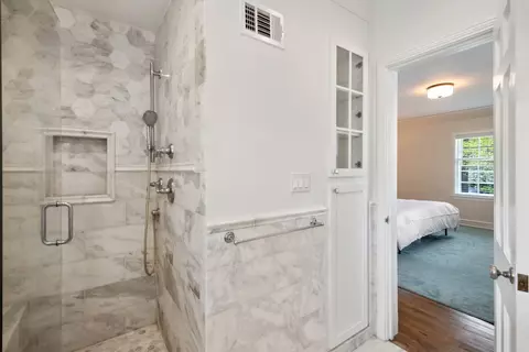 Bath - 609 Cedar St, Winnetka, IL 60093 photo 2 of 4