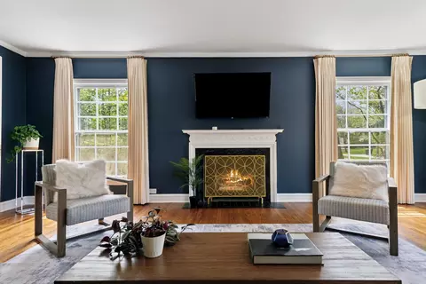 Living - 609 Cedar St, Winnetka, IL 60093 photo 3 of 4