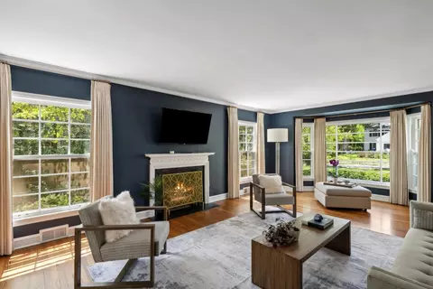 Living - 609 Cedar St, Winnetka, IL 60093 photo 2 of 4