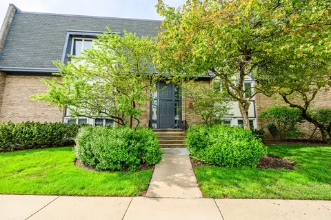 2005 Ammer Ridge Ct #301, Glenview, IL 60025