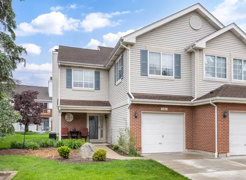 161 Sierra Pass Dr, Schaumburg, IL 60194