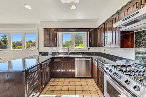 Kitchen - 1635 Joy Ln, Glenview, IL 60025 photo 2 of 4