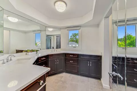 Bath - 1635 Joy Ln, Glenview, IL 60025 photo 2 of 5