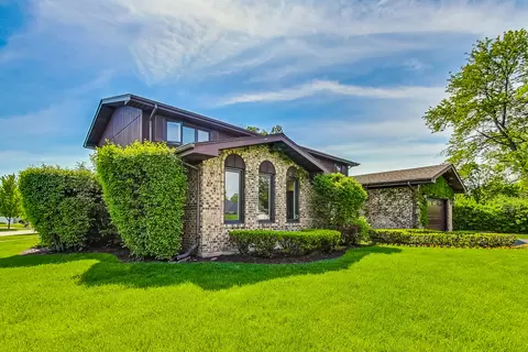 Exterior - 1635 Joy Ln, Glenview, IL 60025 photo 2 of 10