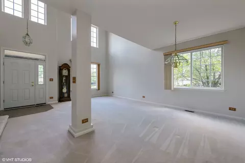 Living - 1985 Bordeaux Ct, Wheeling, IL 60090 photo 6 of 8