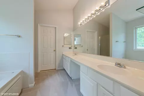 Bath - 1985 Bordeaux Ct, Wheeling, IL 60090 photo 1 of 3