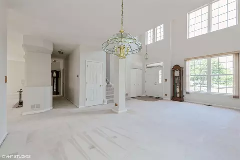 Living - 1985 Bordeaux Ct, Wheeling, IL 60090 photo 5 of 8