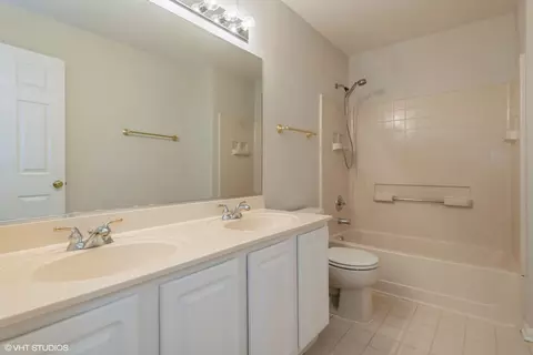 Bath - 1985 Bordeaux Ct, Wheeling, IL 60090 photo 2 of 3