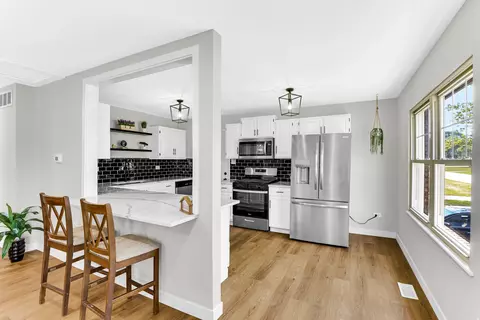 Kitchen - 2204 W 157th Pl, Markham, IL 60426 photo 2 of 3