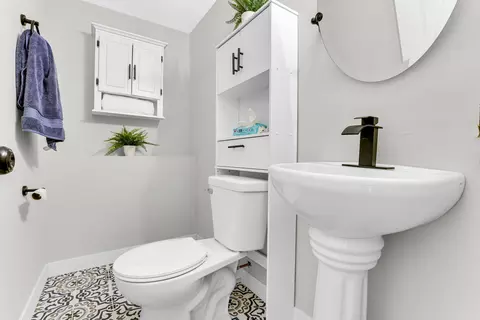 Bath - 2204 W 157th Pl, Markham, IL 60426 photo 2 of 2