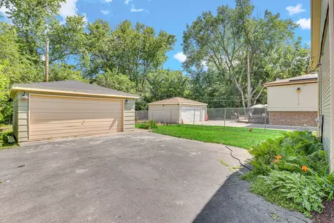 Exterior - 2204 W 157th Pl, Markham, IL 60426 photo 3 of 4