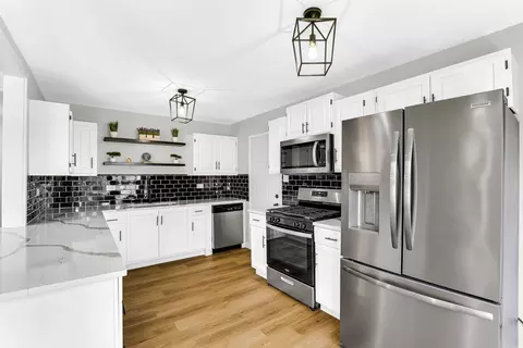 Kitchen - 2204 W 157th Pl, Markham, IL 60426 photo 3 of 3