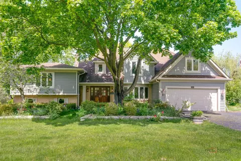 1460 Margate Ln, Libertyville, IL 60048