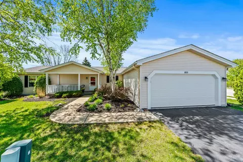 511 Balmoral Ct, Grayslake, IL 60030