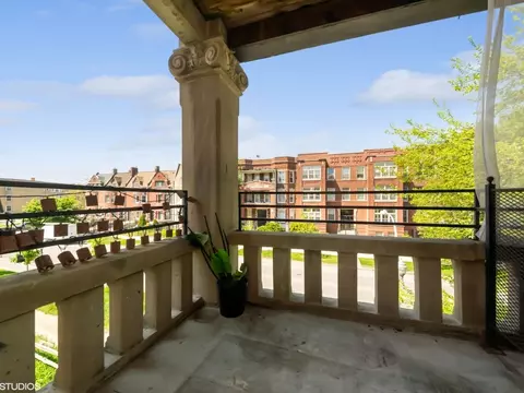 Exterior - 1519 E Marquette Rd #2W, Chicago, IL 60637 photo 2 of 4