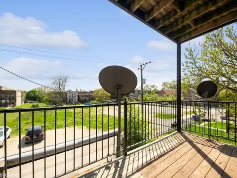 Exterior - 1519 E Marquette Rd #2W, Chicago, IL 60637 photo 3 of 4