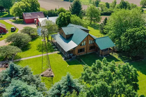 14742 Best Rd, Davis, IL 61019