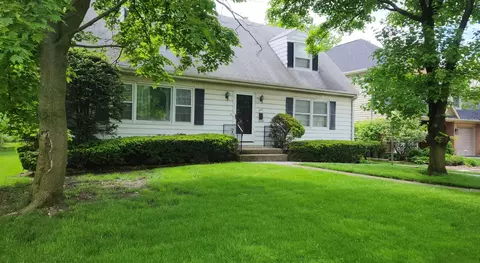 492 Longfellow Ave, Glen Ellyn, IL 60137