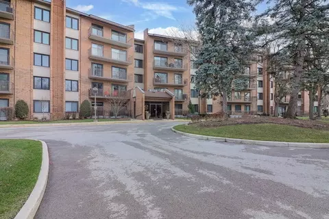 601 Lake Hinsdale Dr #505, Willowbrook, IL 60527