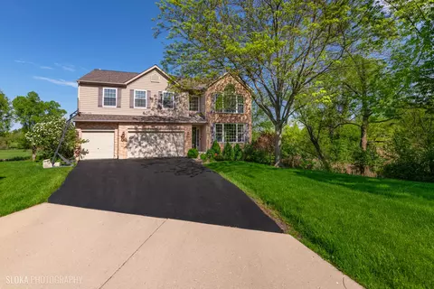1071 Wheatland Dr, Crystal Lake, IL 60014