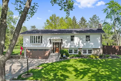 6925 Parkview Dr, Downers Grove, IL 60516