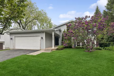 705 W Washington Ave, Lake Bluff, IL 60044