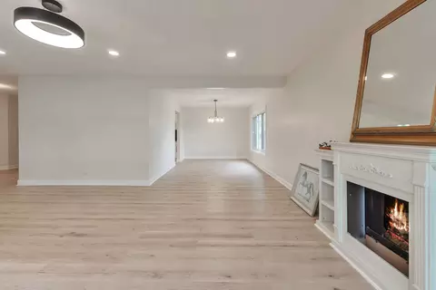 Living - Undisclosed, Willowbrook, IL 60527 photo 2 of 5