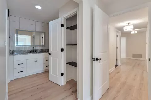 Entry Way - Undisclosed, Willowbrook, IL 60527 photo 1 of 1